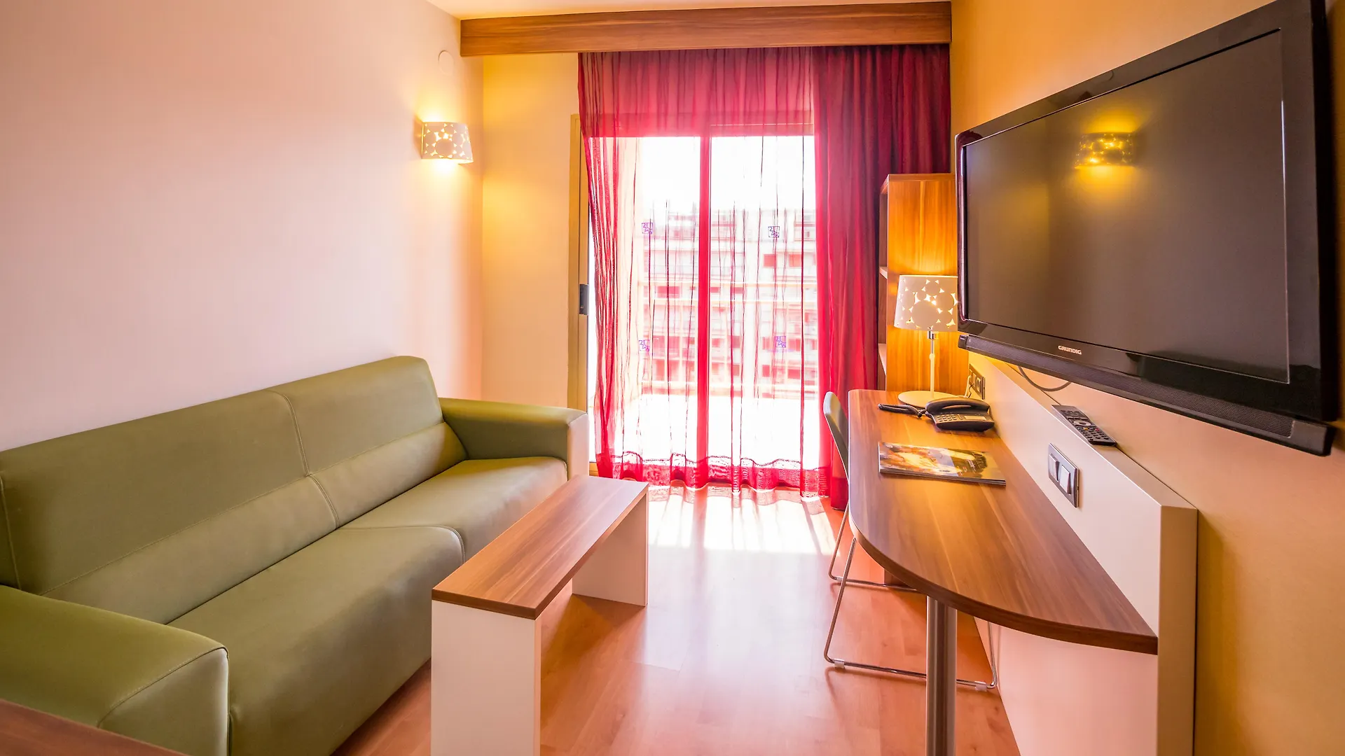 סאלו Golden Avenida Family Suites 4*