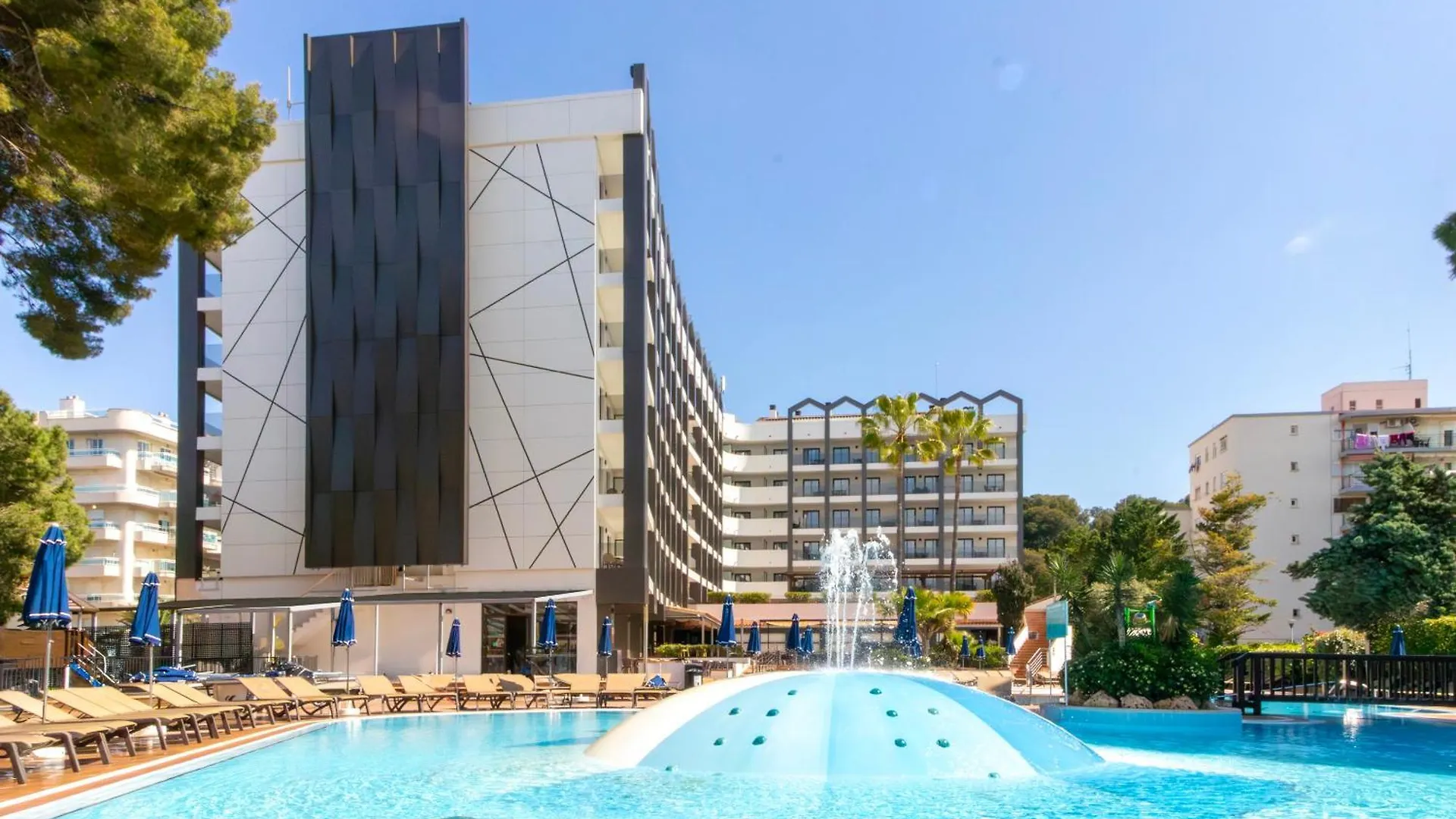 Golden Avenida Family Suites 4* 살루