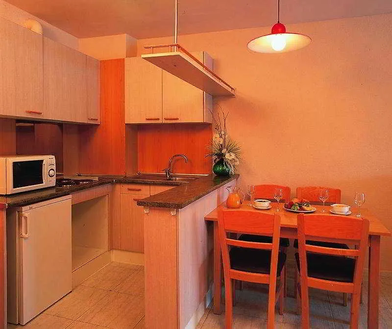 Golden Avenida Family Suites 4* Salou Hotel