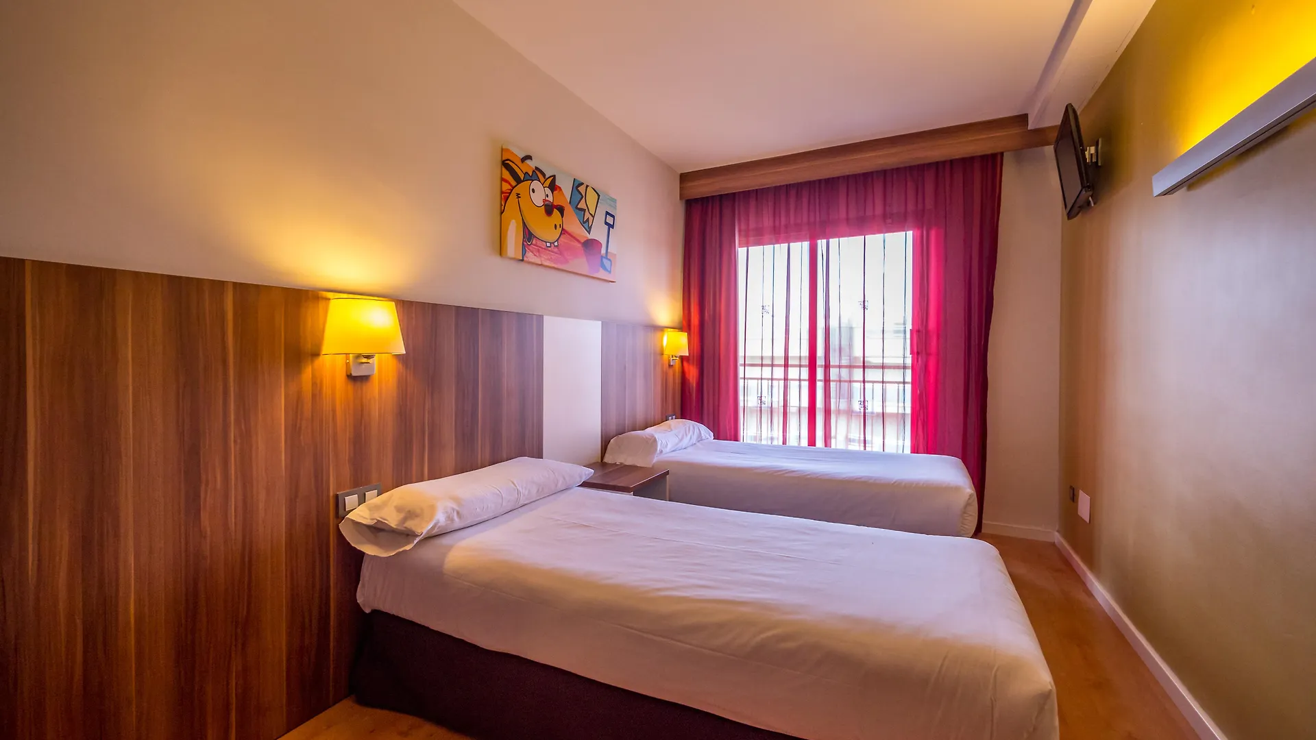 Hotel Golden Avenida Family Suites 4* Salou