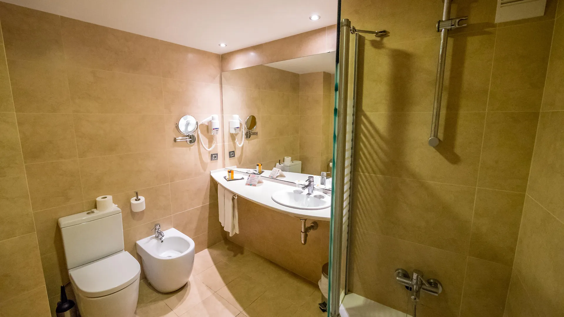Golden Avenida Family Suites 4* Salou Spain