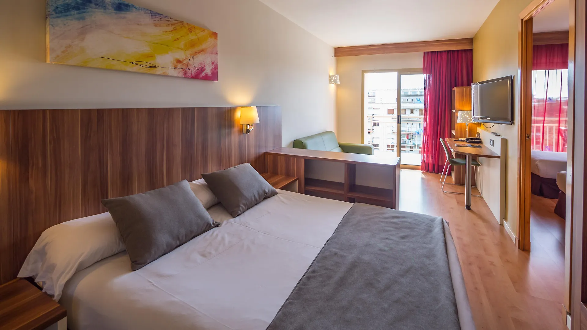 Hotel Golden Avenida Family Suites 4* Salou