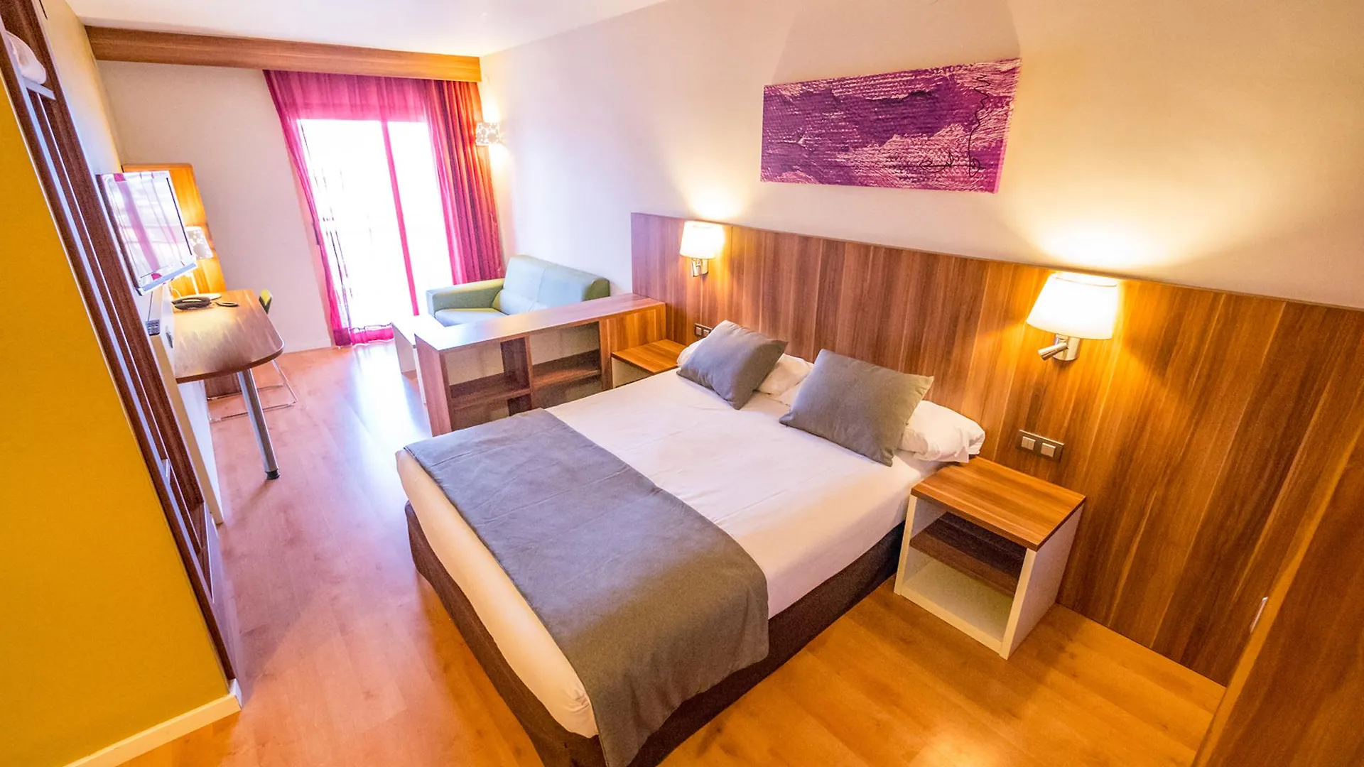 Golden Avenida Family Suites 4* Salou