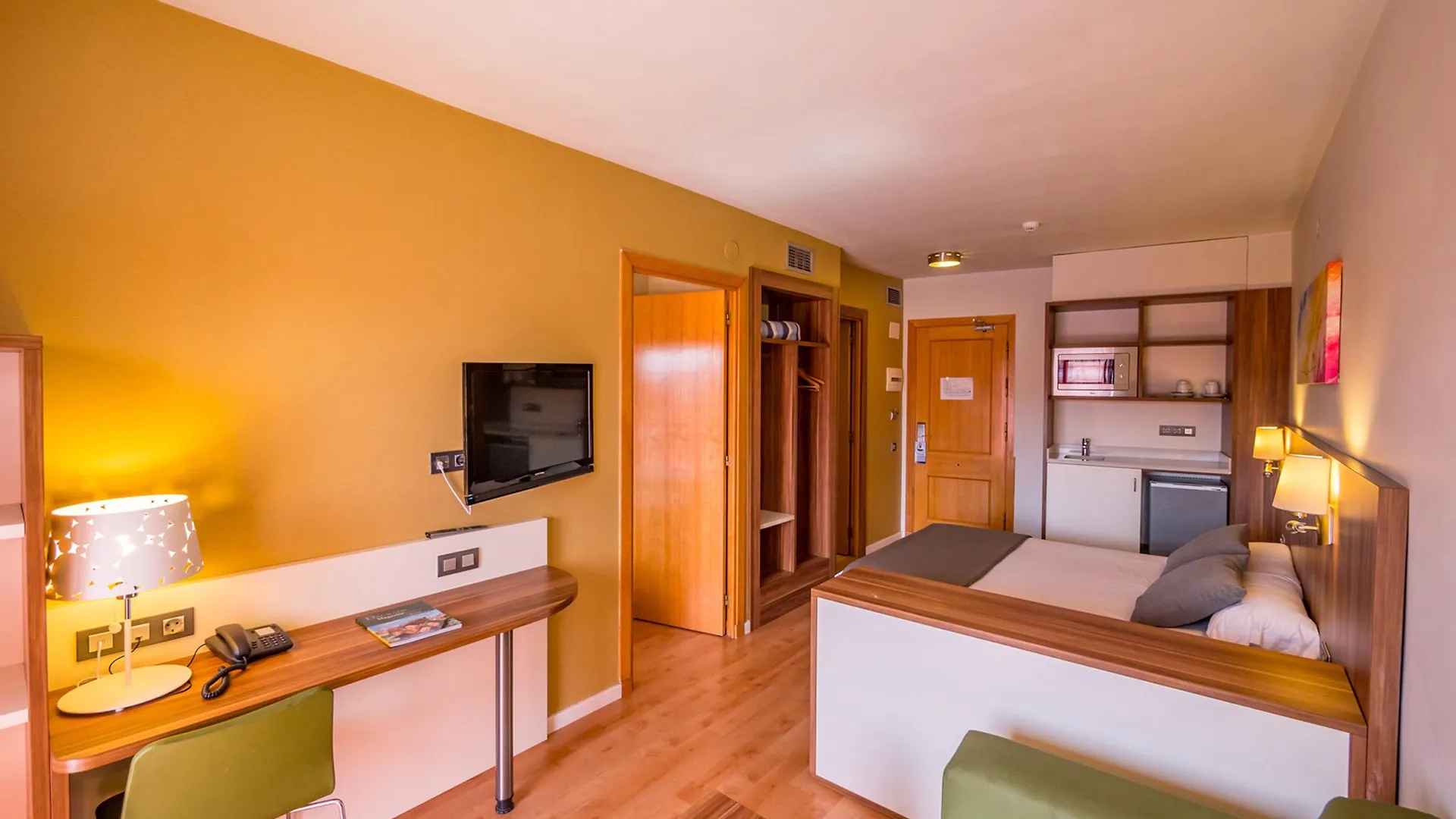 Golden Avenida Family Suites 4* Salou