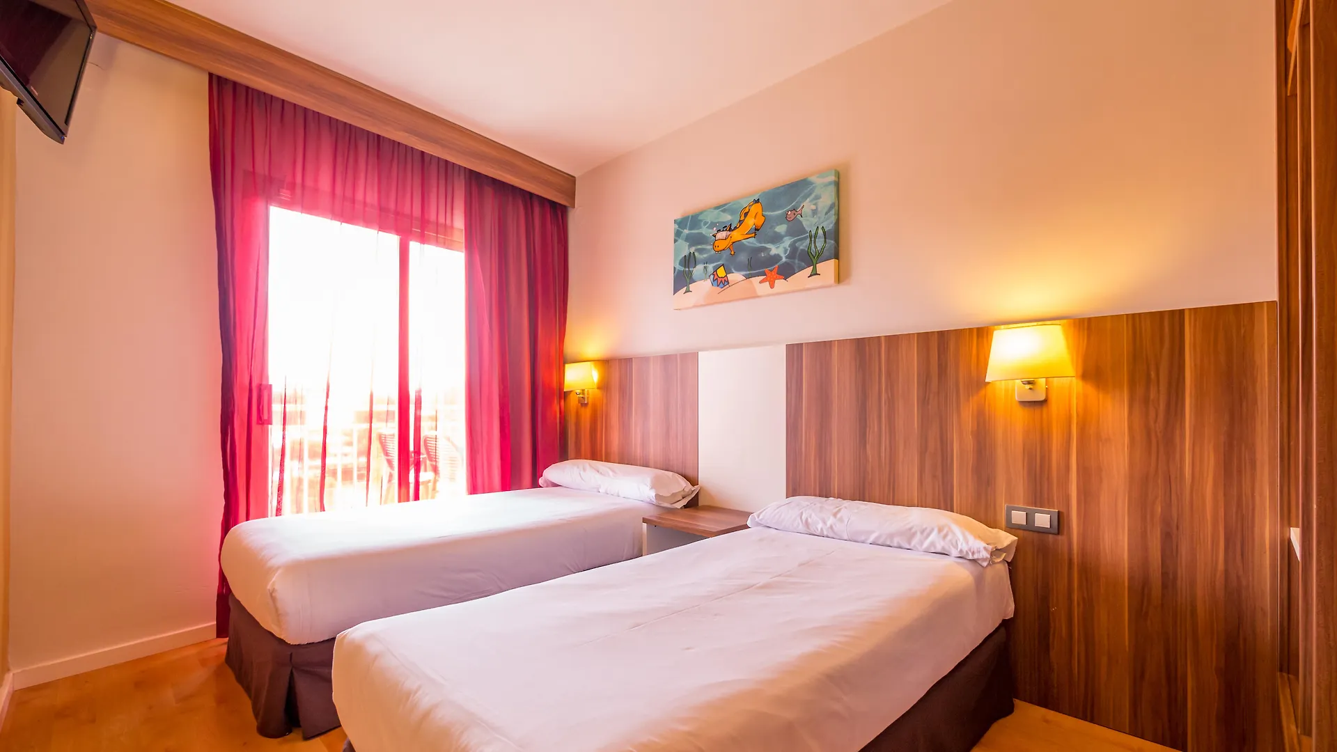 Hotel Golden Avenida Family Suites 4* Salou
