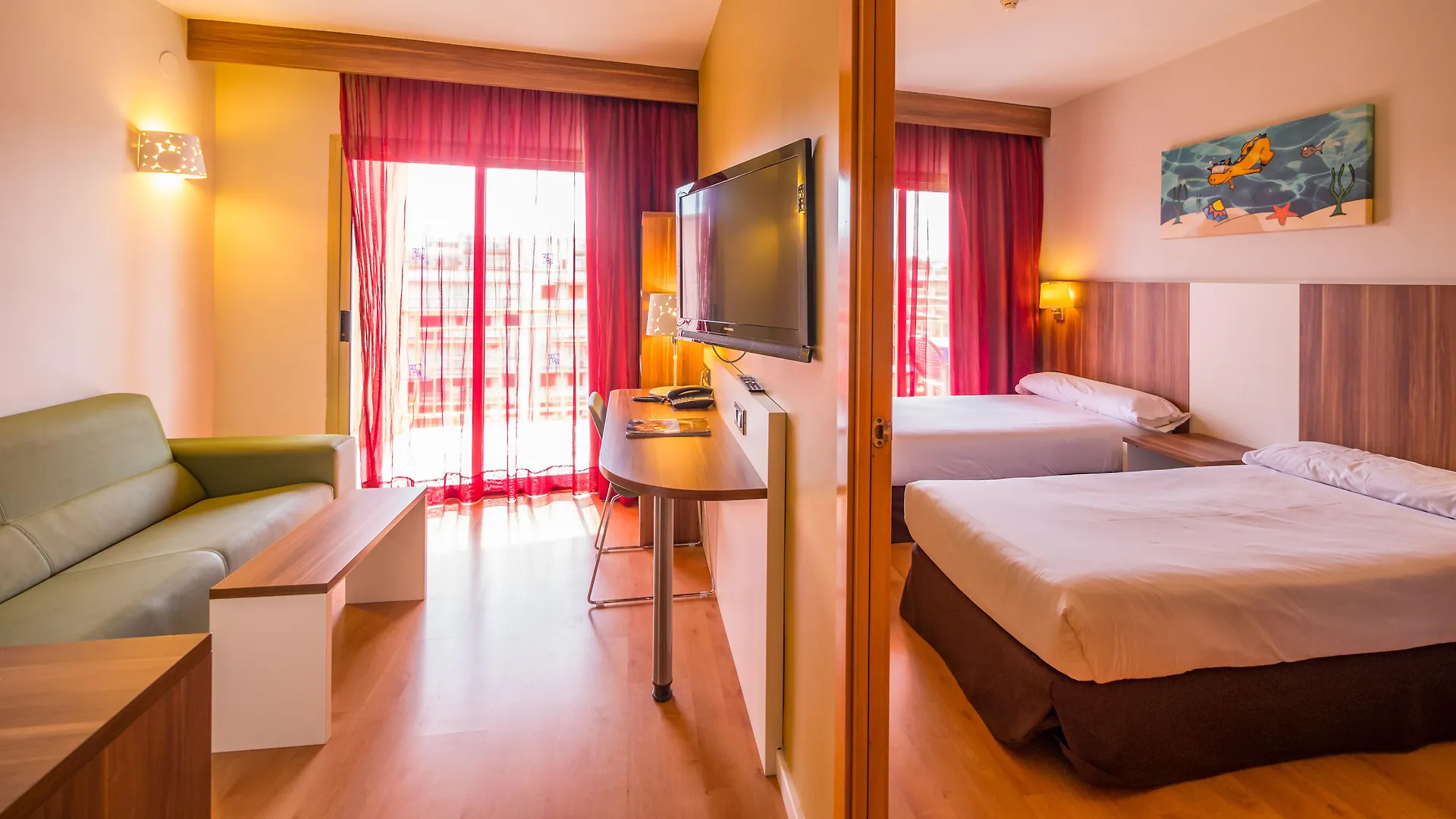 Hotel Golden Avenida Family Suites 4* Salou