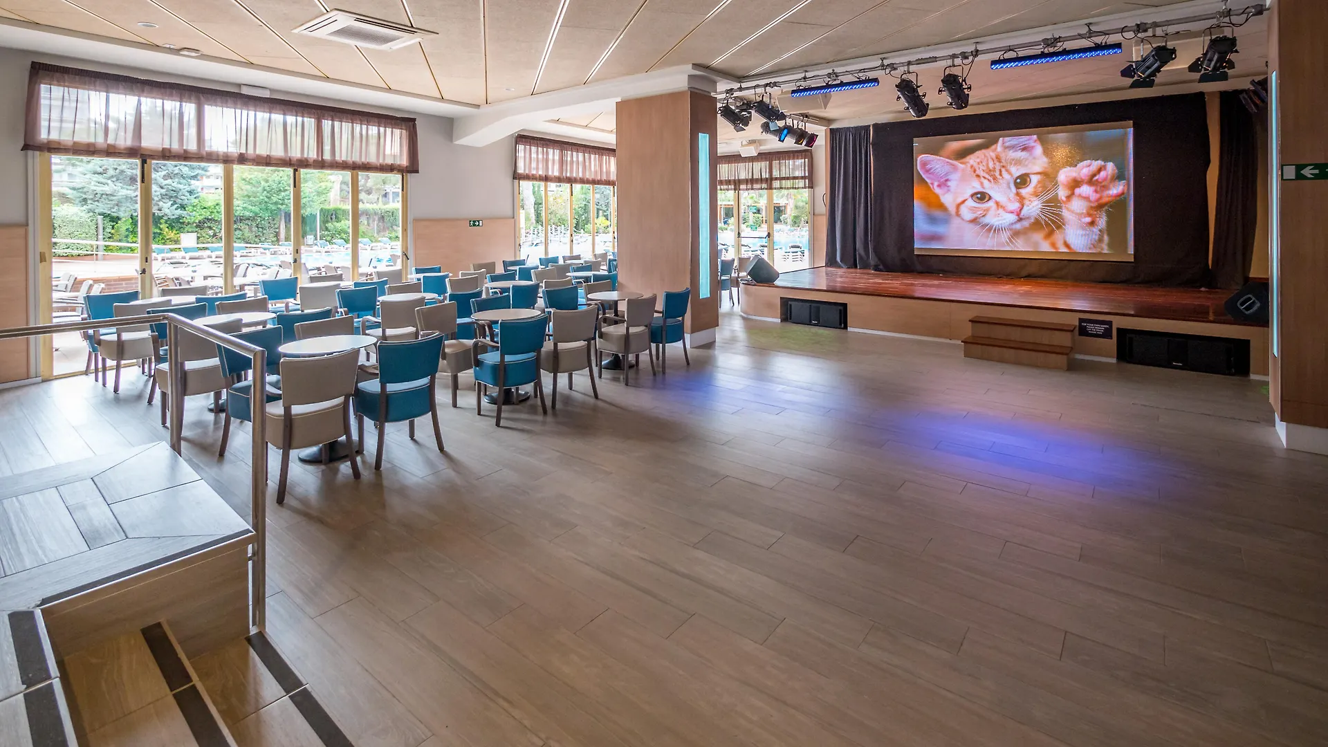 Golden Avenida Family Suites 4* Salou Hotel