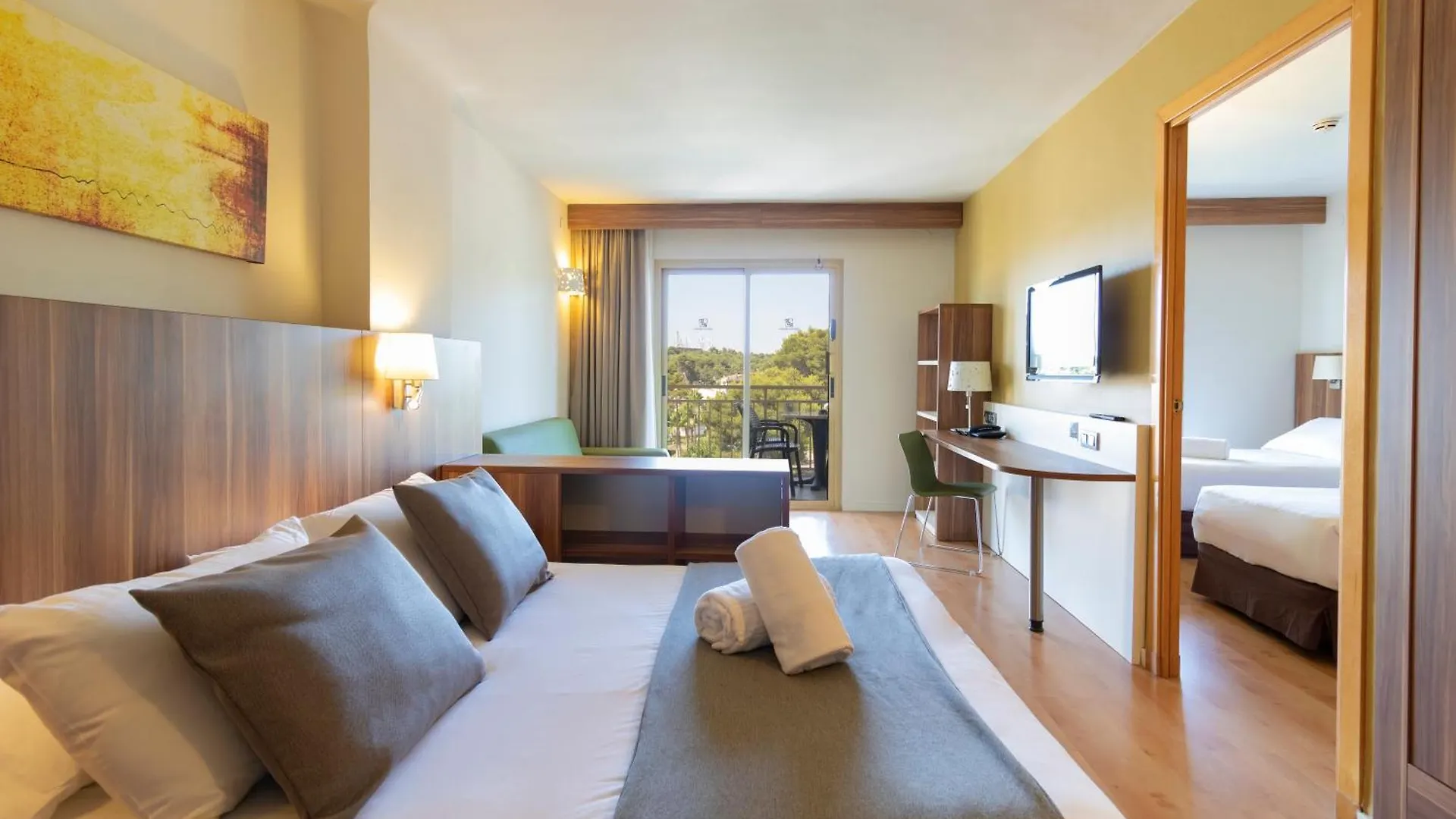 Golden Avenida Family Suites 4* Salou Hotel