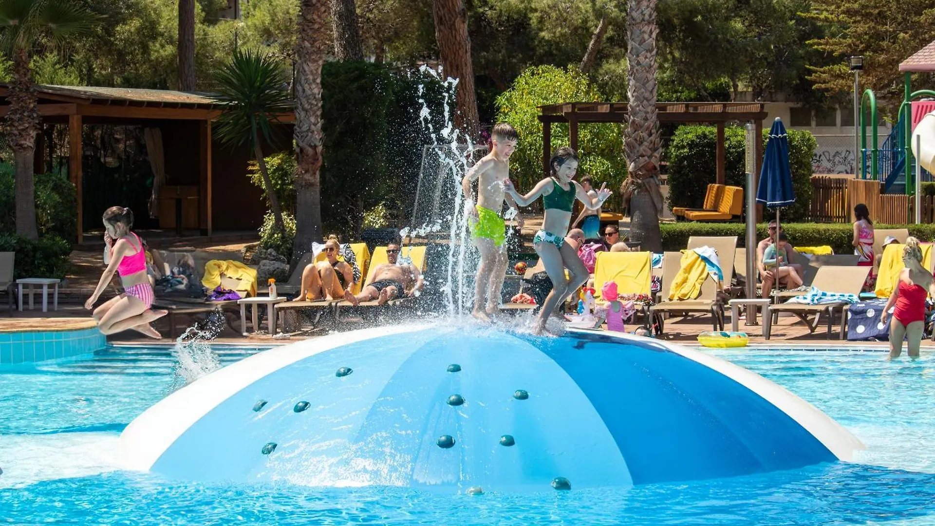 Golden Avenida Family Suites 4* Salou