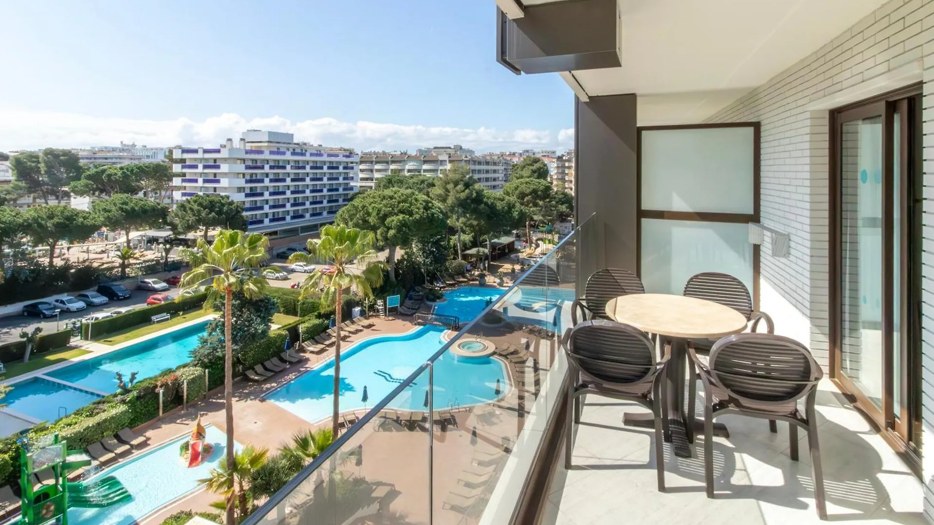 Golden Avenida Family Suites 4* Salou Hotel